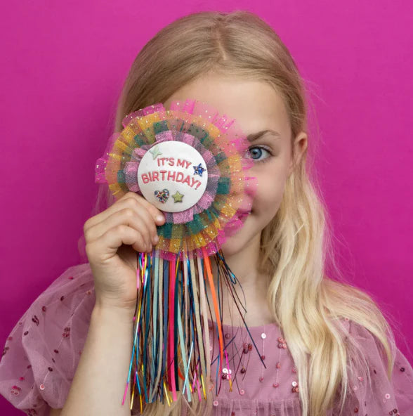 Diva Wow Birthday Badge