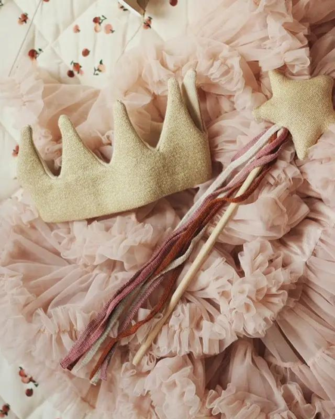 Avery Row ~ Children's Gold Knitted Sparkle Wand