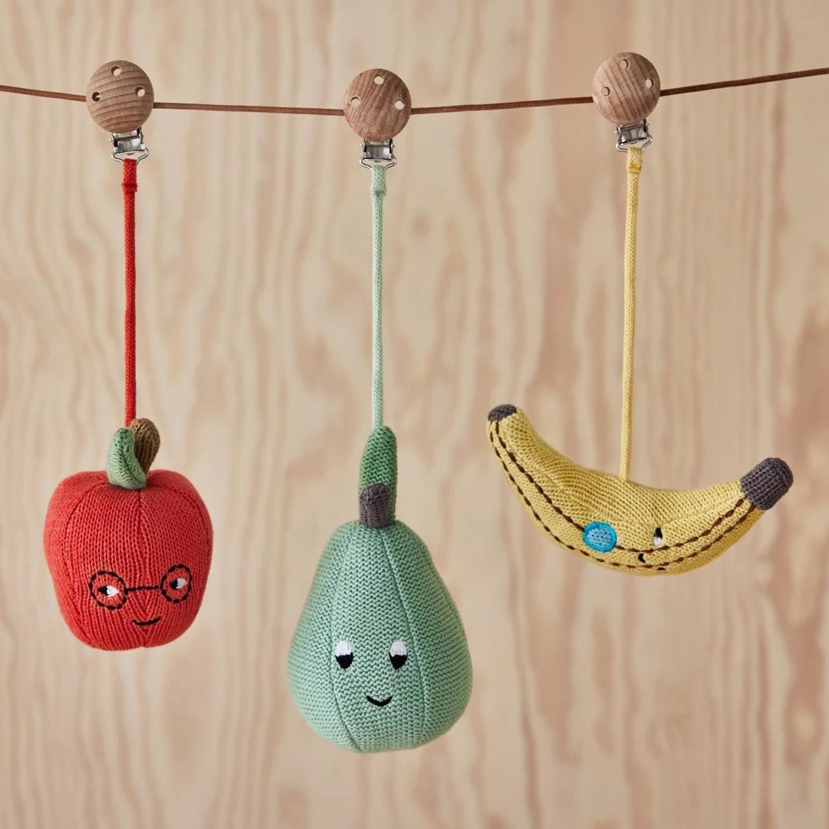 OYOY ~ Yummy Apple Pram Toy Clip