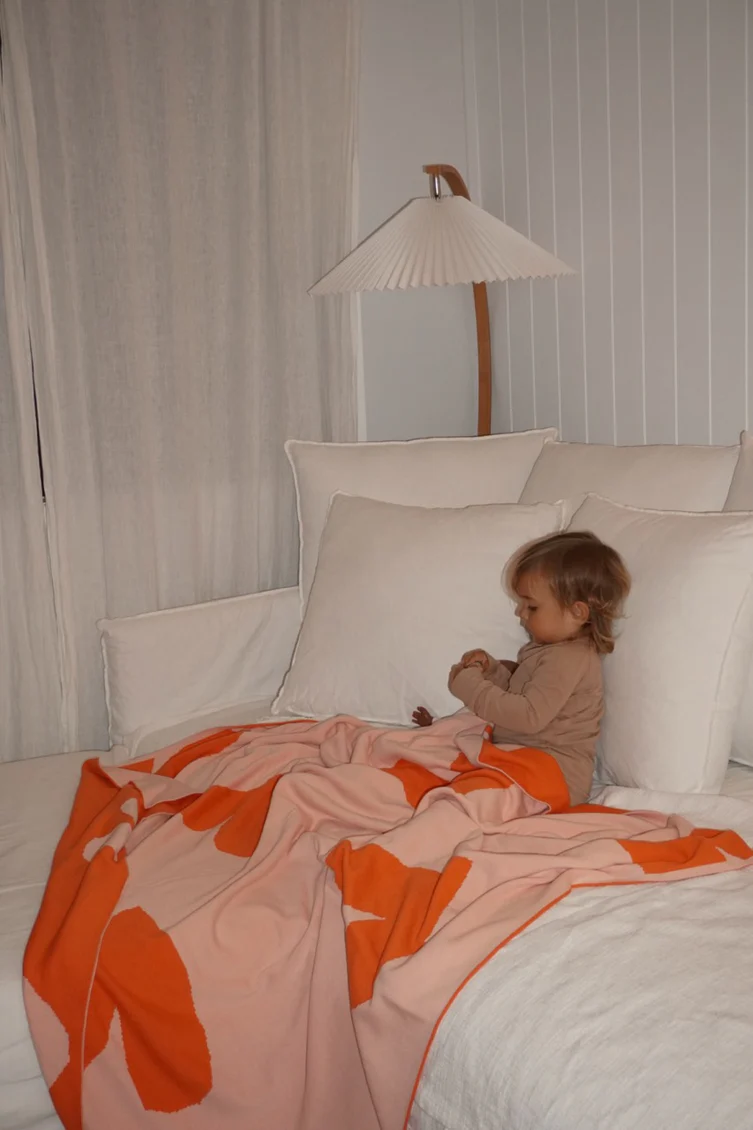 Pekpi ~ Knitted organic Baby Blanket - I heart you
