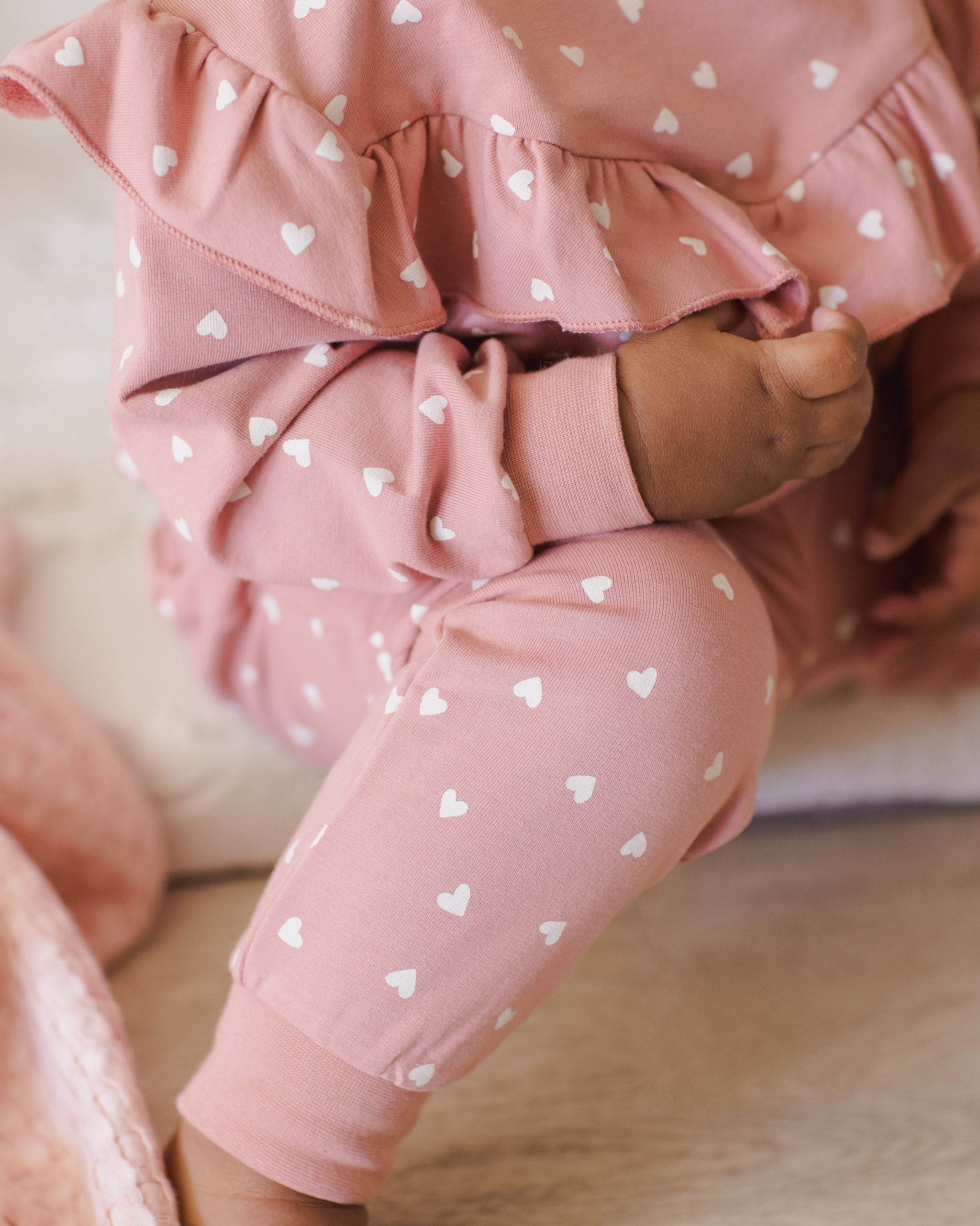 Quincy Mae ~ Relaxed Sweatpants | Lipstick Hearts